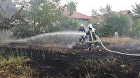 İtfaiyeciler bayram ziyaretini yarıda bırakıp yangına koştu