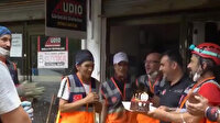 Sel bölgesinde görevli AFAD gönüllüleri arkadaşlarına doğum günü sürprizi yaptı