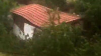 Amasya’da sel bir evi böyle yıktı