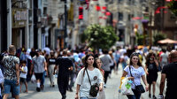 Taksim’de koronavirüs unutuldu: Ne maske var ne de mesafe