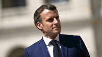 Macron Hitler'e benzetildiği afişlerle tahammül edemedi: Suç duyurusunda bulundu