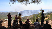 Çaresizliğin fotoğrafı: Köylerinin yanışını tepeden izliyorlar