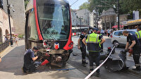 İstanbul'da tramvay raydan çıkarak elektrik direğine çarptı: Şans eseri yaralanan olmadı
