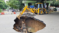Hindistan’da yol çöktü