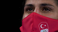 Olimpiyat şampiyonu Busenaz Sürmeneli göz yaşlarıyla İstiklal Marşı'nı okudu: "Bekle dedik beklediler getirdik"