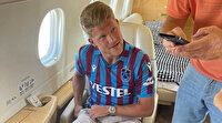 Trabzonspor'un yeni golcüsü formayı sırtına geçirip uçağa bindi