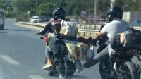 Pendik'te motosikleti ayağıyla iten sürücü tehlikeye davetiye çıkardı