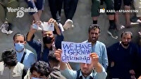 "Alman vatandaşıyız" yazılı pankart taşıyan Afganlar kanalizasyon hattı içinde tahliye sırasına girdi