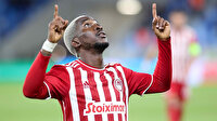 Olympiakos taraftarı Onyekuru'nun golünü ayakta alkışladı