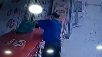Küçükçekmece'de market sahibinin poşetteki paralarını alıp kaçtı: O anlar kamerada