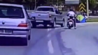 Kocaeli'de hatalı sollama yapan otomobil motosikletliye böyle çarptı
