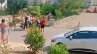 Çocukların kavgasına aileler de karışınca tekme ve yumruklar havada uçuştu