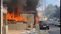Şişli'de konternerde yangın çıktı: İki otomobil hurdaya döndü