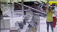 Kasımpaşa'da hafif ticari aracın durağa daldığı kaza anı kamerada