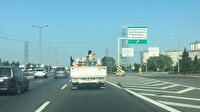 TEM'de kamyonet kasasındaki çocukların tehlikeli yolculuğu