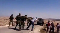 İşgalci İsrail askerlerinin saldırısına uğrayan muhabir yere kapaklandı