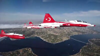 Türk Yıldızları nefes kesen gösteriyi Ampute Milli Futbol takımına armağan etti