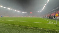 Beş katlı binada çıkan yangın Süper Lig'de oynanan maçı etkiledi: Stadyumu duman bulutu kapladı