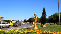 CHP heykele doymuyor: Altın Portakal Film Festivali için şehrin her yerine 58 heykel diktiler