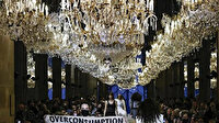 Louis Vuitton defilesinde protesto: Aşırı Tüketim Eşittir Yok Oluş