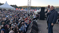 Binali Yıldırım hem gençlerle hem de Soner Sarıkabadayı ile türkü söyledi