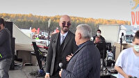 Binali Yıldırım öğrencilerle türkü söyleyip şarkıcı Soner Sarıkabadayı ile düet yaptı