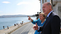 Cumhurbaşkanı Erdoğan Merkel'e Huber Köşkü balkonundan Boğaz'ı anlattı