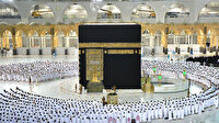 Tedbirler hafifletilmişti: Mescid-i Haram’da sosyal mesafesiz ilk namaz kılındı