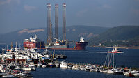 Dev platform taşıyan gemi Çanakkale Boğazı'ndan geçişine başladı