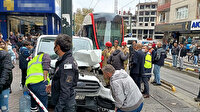 Zeytinburnu'nda feci kaza: Tramvay ile araç çarpıştı