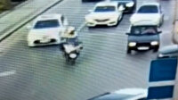 Sakarya polisinden alkışlanacak hareket: Araçta rahatsızlanan yaşlı kadını hastaneye yetiştirdi