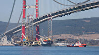 Dev platform 57 metre suya batırılarak 1915 Çanakkale Köprüsü altından geçti