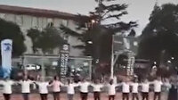 Çanakkale Belediyesi'nin düzenlediği etkinlikte ezan okunurken sirtakiye devam ettiler