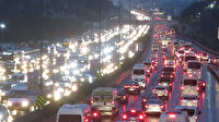 İstanbul'da trafik çilesi: Yağmur nedeniyle trafik yer yer durma noktasına geldi