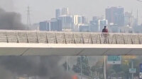 Seyir halindeyken yanan kamyona rağmen trafik akmaya devam etti