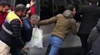 Arnavutköy'de hatalı park edilen aracı vatandaşlar iterek kenara aldı