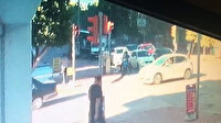 Antalya’da faciadan dönüldü: Durağa vurup şaha kalkan otobüs araçların üzerine düştü