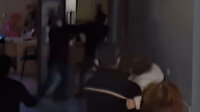 Kapıyı tekmeleyerek odaya giren şahıs aile hekimini darp etti