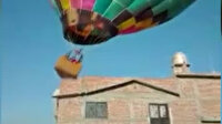 Meksika’da sıcak hava balonu eve çarptı