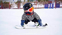 Yürüyemiyor ama snowboard yapıyor: 11 aylık sevimli bebeğin görüntüleri sosyal medyada viral oldu