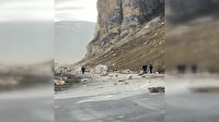 Erzurum'da deprem sonucu düşen kayalar Köprüköy yolunu kapattı