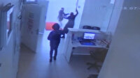 Diyarbakır'da 'Kilo vermelisin' diyen doktora bıçakla saldıran hasta kamerada