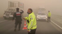 Konya ve Aksaray'da etkili olan kum fırtınası trafikte aksamaya neden oldu