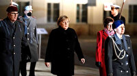 Merkel punkçı çıktı: Almanya başbakanının veda töreni çok konuşuldu