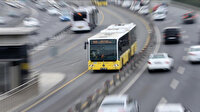 Metrobüs arazı yaptı: Duraklarda yoğunluk oluştu