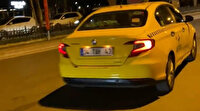 Trafiğe girmek istemeyen taksici yolcuyu azarladı: Gel sen sür