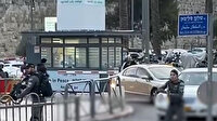 İşgalci İsrail güçleri yerde yatan Filistinliyi sokak ortasında öldürdü