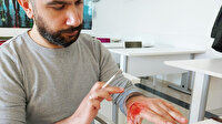 Bağcılar Belediyesi Gençlik Merkezindeki plastik makyaj kursunda zombi yapmayı öğreniyorlar