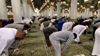 Mescid-i Haram ve Mescid-i Nebevi'de sosyal mesafe uygulaması yeniden başladı