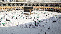 Kabe ve Mescid-i Nebevi'de sosyal mesafe kuralı geri geldi